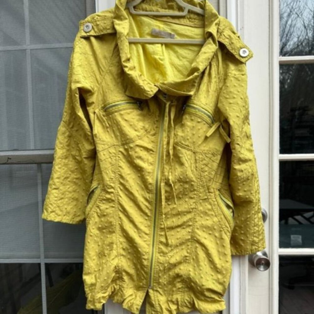 ET DIEU CREA LA FEMME Trench Coat, Mustard, Ruffled Collar, Euro Size 42 / US 6